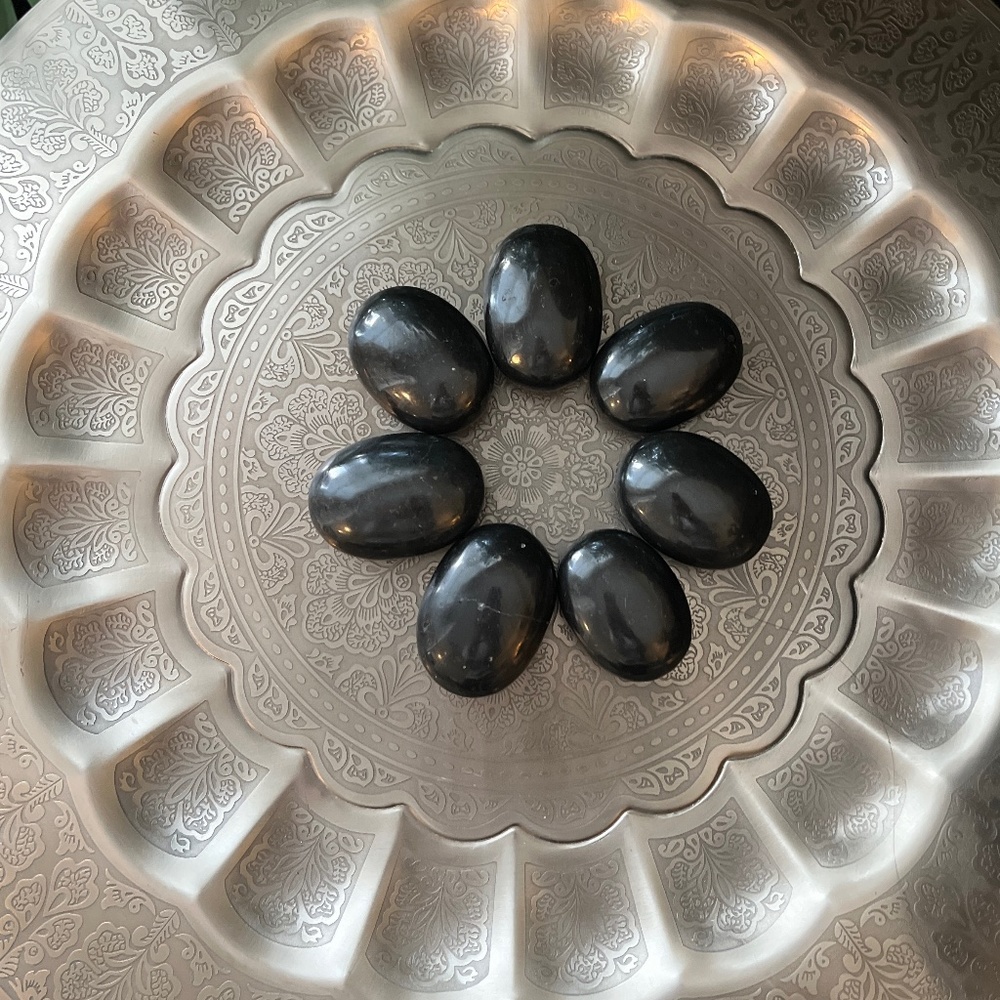 Large Black Tourmaline Palm Stone - Picture 3 of 4